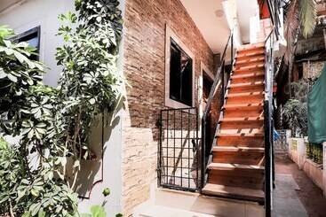 هتل Rosy Guest House By Oyo