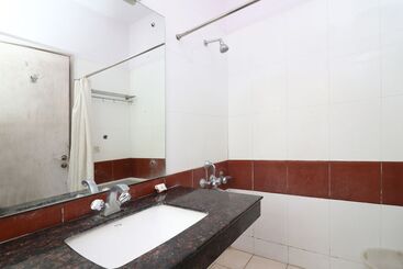 هتل Rosy Guest House By Oyo