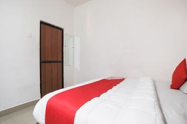 هتل Rosy Guest House By Oyo
