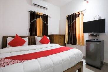 هتل Rosy Guest House By Oyo