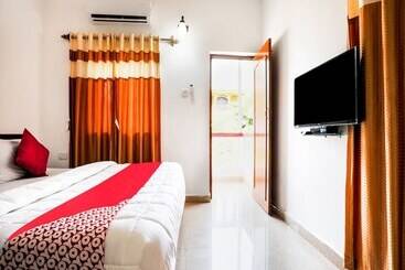 هتل Rosy Guest House By Oyo