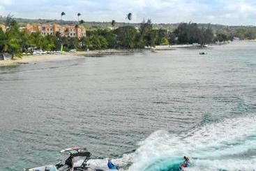 استراحتگاه Port Ferdinand Marina And Luxury Residences