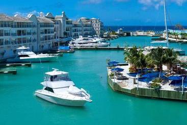 استراحتگاه Port Ferdinand Marina And Luxury Residences