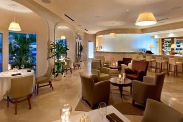 استراحتگاه Port Ferdinand Marina And Luxury Residences
