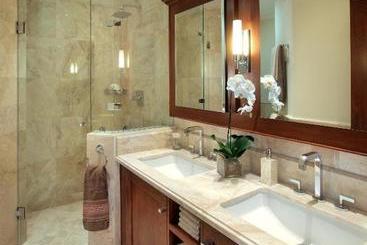 استراحتگاه Port Ferdinand Marina And Luxury Residences