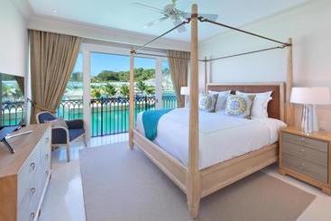 استراحتگاه Port Ferdinand Marina And Luxury Residences