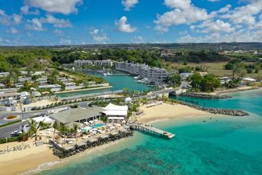 استراحتگاه Port Ferdinand Marina And Luxury Residences