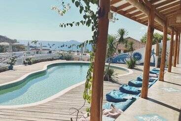 Seaesta Komodo Hostel &