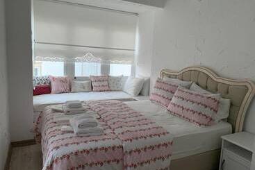 تختخواب و صبحانه Kybele Suites Alacati