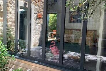 تختخواب و صبحانه Le Jardin De Lacoste