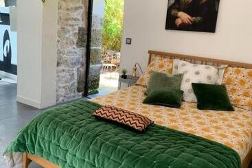 تختخواب و صبحانه Le Jardin De Lacoste