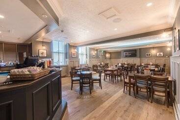 تختخواب و صبحانه The George
