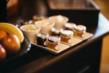 تختخواب و صبحانه The George