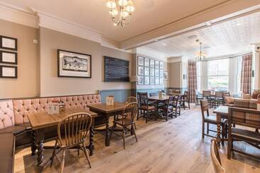 تختخواب و صبحانه The George
