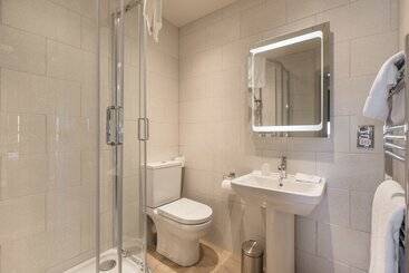 تختخواب و صبحانه The George