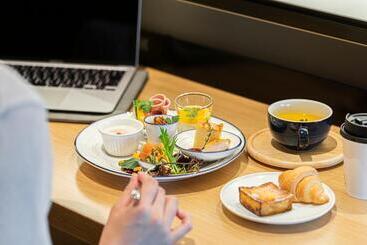 هتل Oriental Suites Airport Osaka Rinku