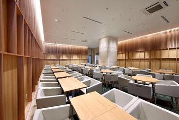 هتل Oriental Suites Airport Osaka Rinku