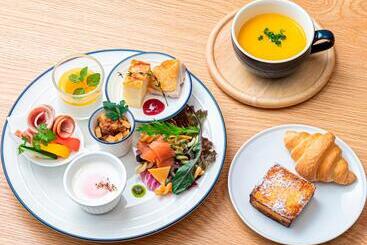 هتل Oriental Suites Airport Osaka Rinku