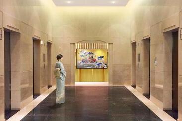 هتل Oriental Suites Airport Osaka Rinku