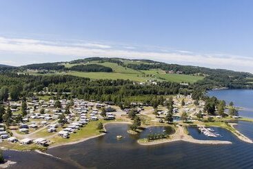 هتل Sveastranda Camping