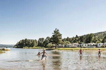 هتل Sveastranda Camping
