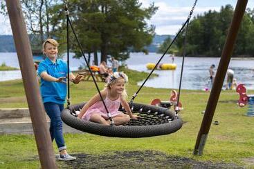 هتل Sveastranda Camping