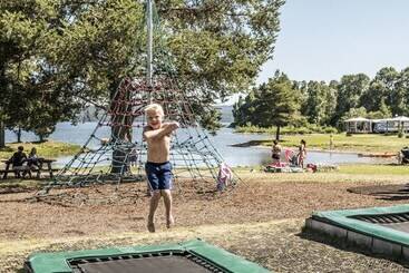 هتل Sveastranda Camping