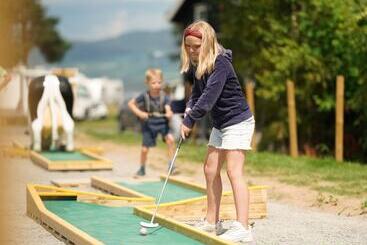 هتل Sveastranda Camping