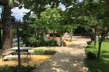هتل The Organery Retreat