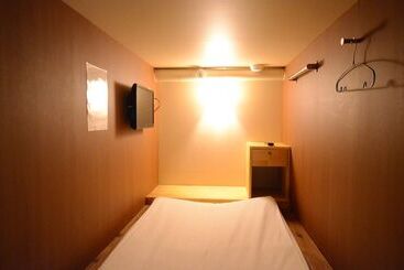Kumamoto Capsule Hotel   Hostel, Caters To Men