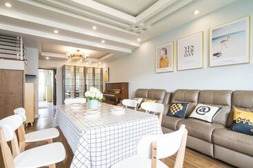 آپارتمانهای توریستها Good Time Travellers Inn Shanghai New International Expo Villa