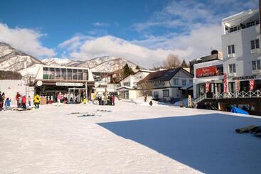 La Vista Hotel Tsugaike   Stay On The Slopes