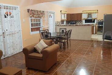 Ri'biero's Holiday Apartments