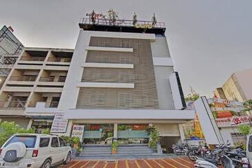 هتل Treebo Lalaji S Executive