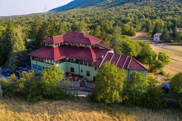 پانسیون Holiday Resort Zlatni Dol Mostar