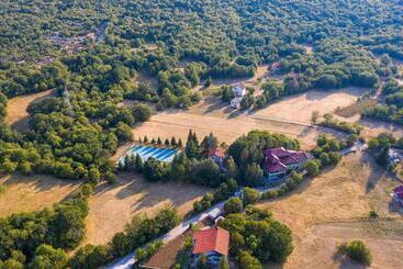 پانسیون Holiday Resort Zlatni Dol Mostar