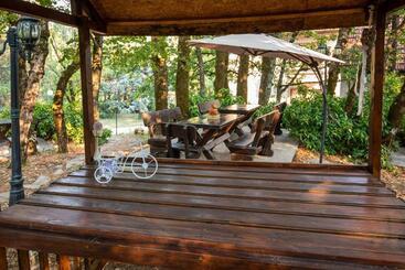پانسیون Holiday Resort Zlatni Dol Mostar