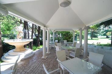 پانسیون Holiday Resort Zlatni Dol Mostar