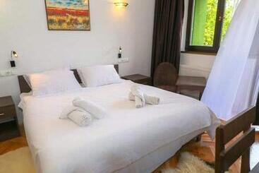 پانسیون Holiday Resort Zlatni Dol Mostar