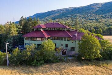 پانسیون Holiday Resort Zlatni Dol Mostar