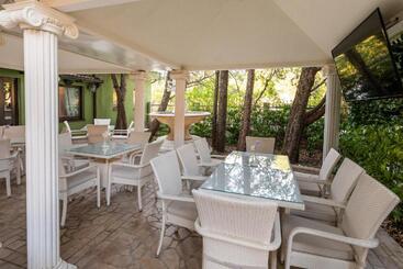 پانسیون Holiday Resort Zlatni Dol Mostar