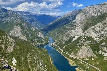 پانسیون Holiday Resort Zlatni Dol Mostar