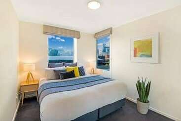 Platinum Apartments On Whiteman St