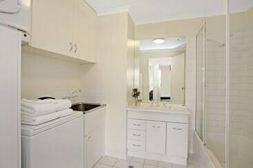 Platinum Apartments On Whiteman St
