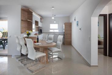 Apartments Malibu Two