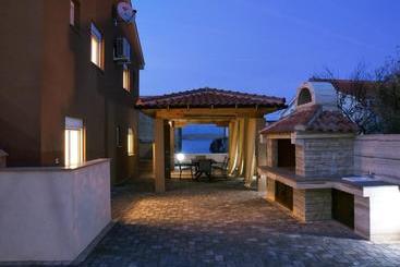 Apartments Malibu Two
