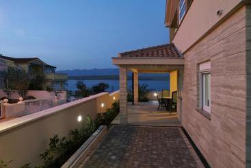 Apartments Malibu Two