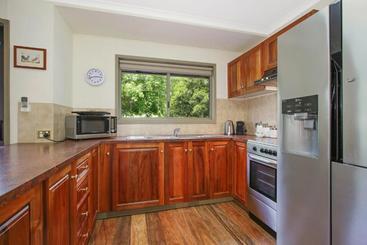 Rail Trail Cottage  Bright