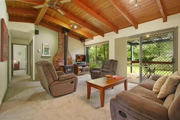 Rail Trail Cottage  Bright