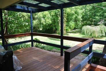 Rail Trail Cottage  Bright